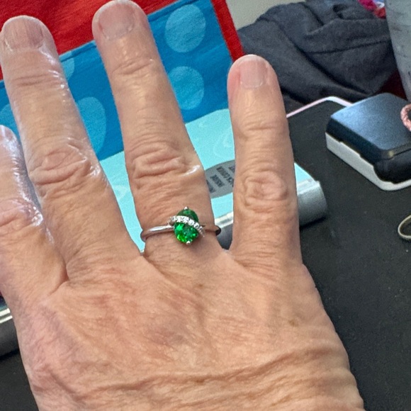 Radiant 925 Silver Green Gemstone And CZ Ring - Picture 4 of 8